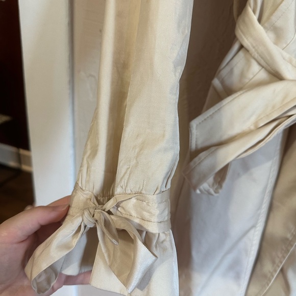 ❤️‍🔥2/$20❤️‍🔥LILY.J London Bow Trench Coat Size Small - Picture 4 of 10